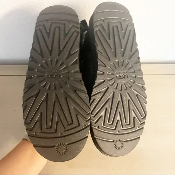 New Ugg Bailey Bow Holiday Boots - Picture 7 of 11